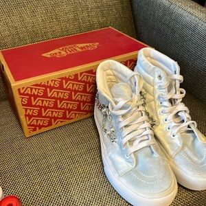 Vans Sk8-Hi Platform 2 shoes. Womans size 8; Men’s size 6.5 in white.